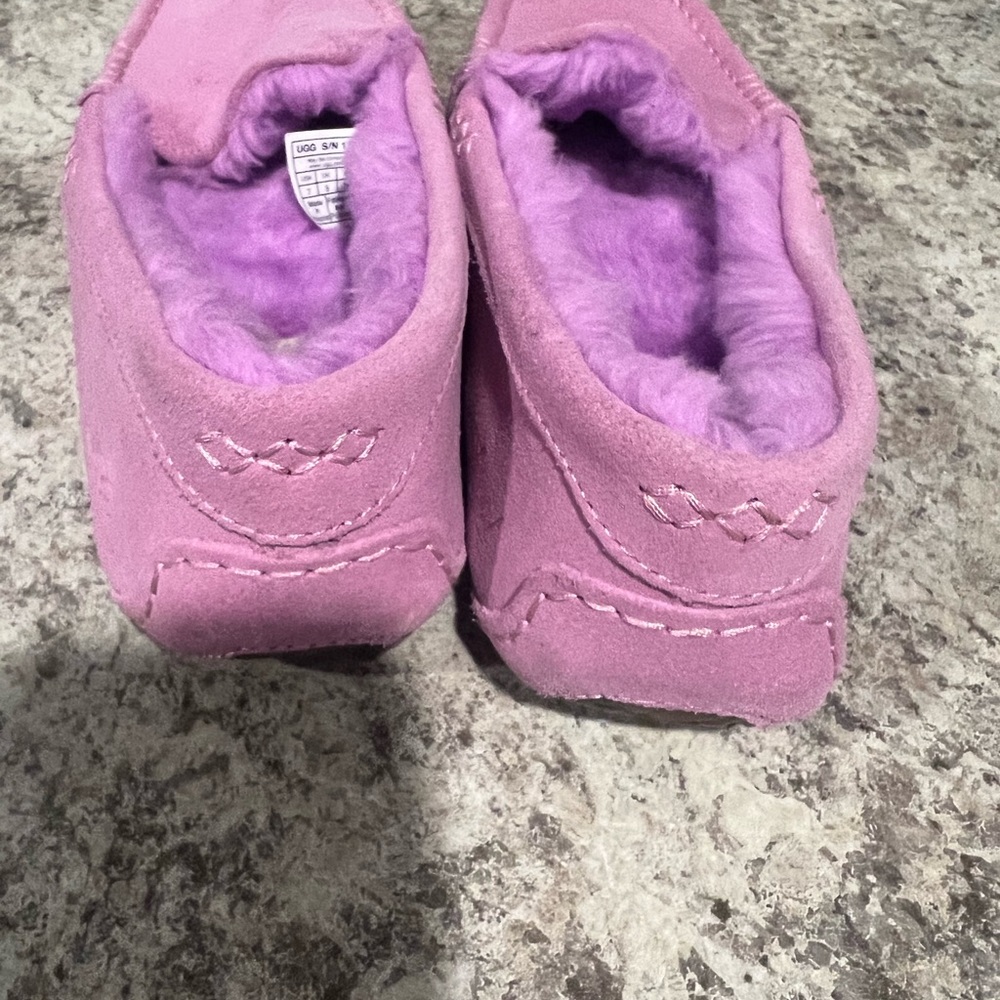 Ugg shoes size 7 NWOT - Picture 4 of 7